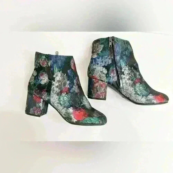 Zigi Soho Nydia Floral Print Tapestry Heeled Ankle Go Go Boots - Picture 3 of 6